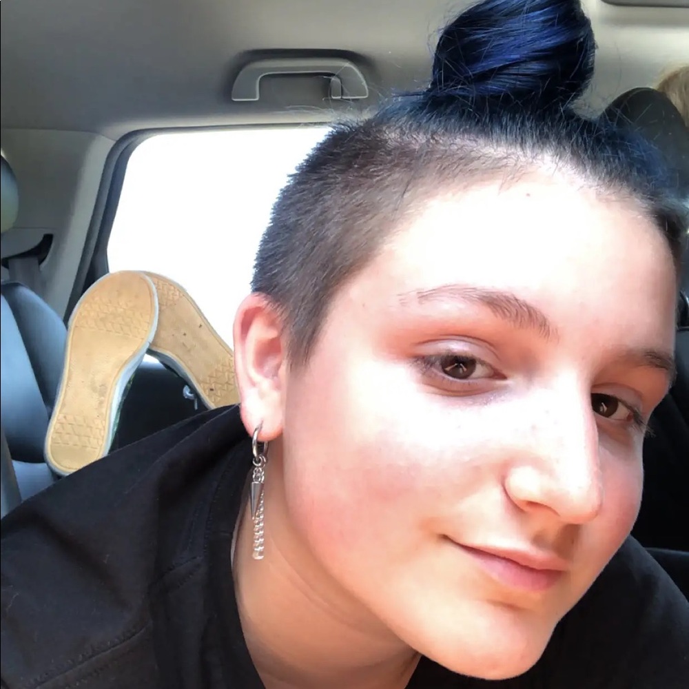 Meet your Posher, Ella